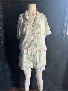 Women's White & Light Green Printed Casual Drawstring Shorts & Top Set